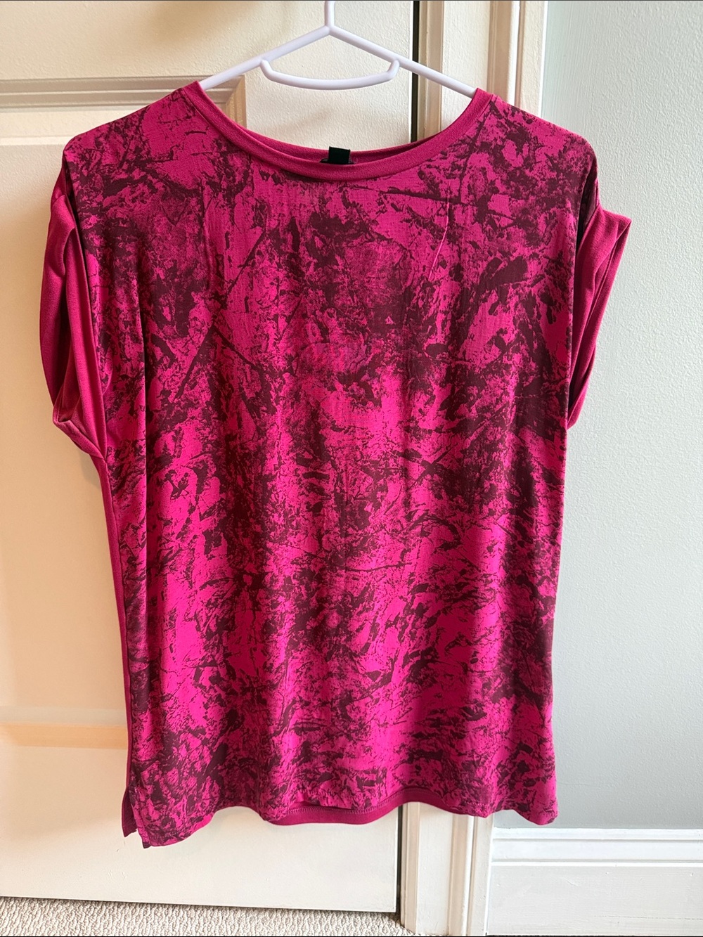 Saint & Sofia Women’s Pink Marbled Short-Sleeve Top